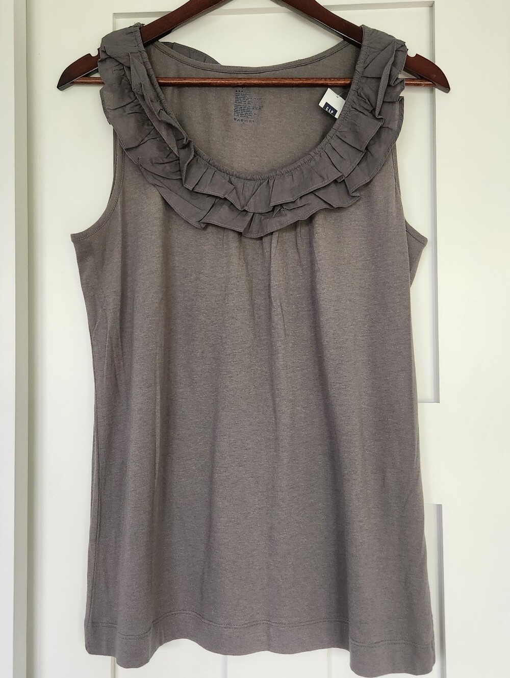 GAP Women's Ruffle Scoop Neck Tank. 60%- Cotton, 40%- Modal. NEW